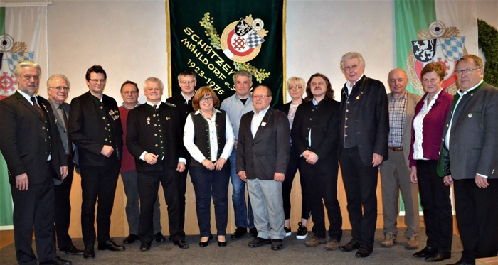 Das Schützenmeisteramt des Schützengaus Mühldorf mit Ehrengästen