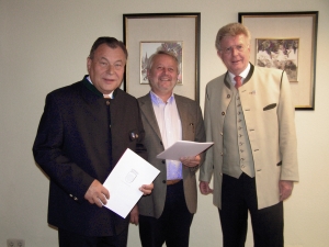 Herbert Gambihler, Franz Hanninger und Bürgermeister Günther Knoblauch
