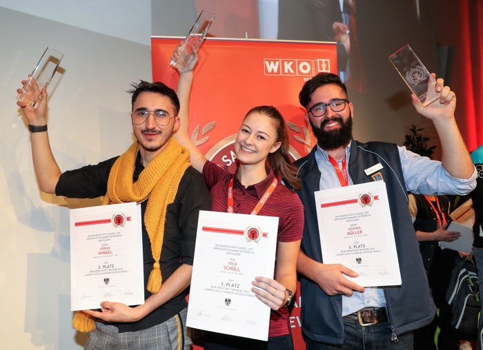 Julia Schüll gewinnt in Salzburg den Titel "Junior Sales Champion 2018"