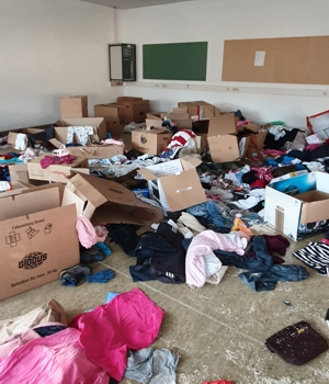 Vandalismus im Lager von gesammelten Kleiderspenden für Flüchtlinge aus der Ukraine