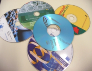 Wohin mit alten CDs und DVDs? Die Abfallwirtschaft beim Landratsamt weiß Rat