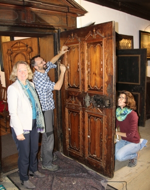 Renaissance-Schatz erstrahlt in neuem Glanz - Tür zum Großen Sitzungssaal im Mühldorfer Rathaus wird restauriert