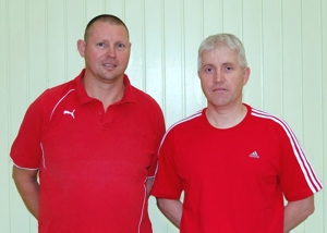 Holger Becker (Links) und Manfred Rudolf (rechts) als neue Handballtrainer beim VfL Waldkraiburg   [Foto wan]